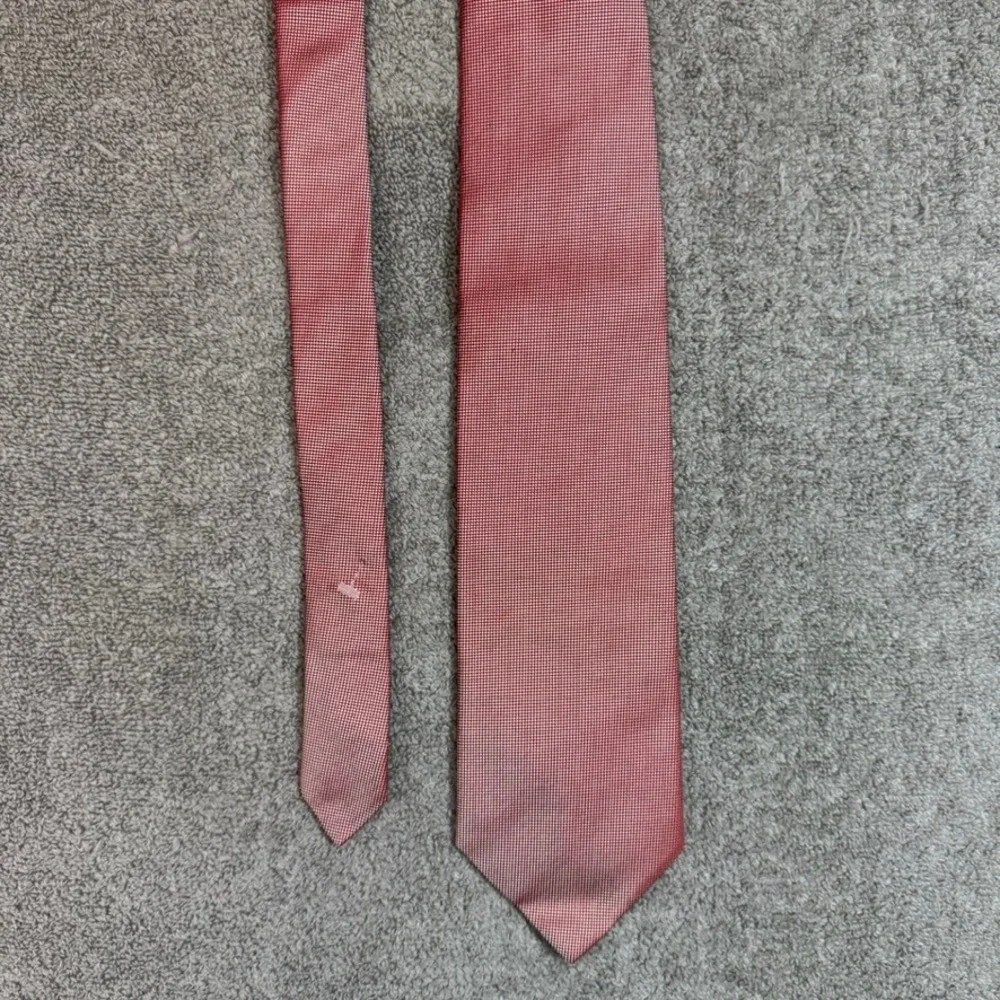 Brooks Brothers Makers Silk Tie Red White Micro Pattern Woven in England 59x3.75